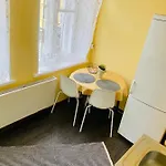 1 Bedroom Near Kadriorg Swan Pond דירה